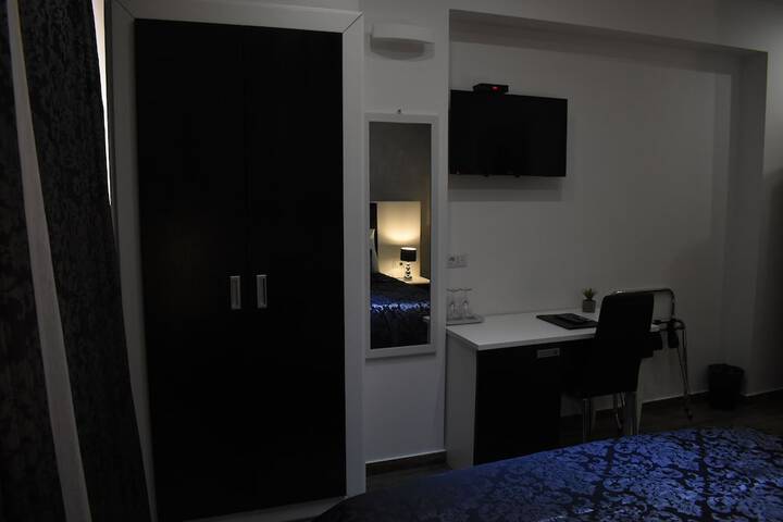 Room 18 of 37