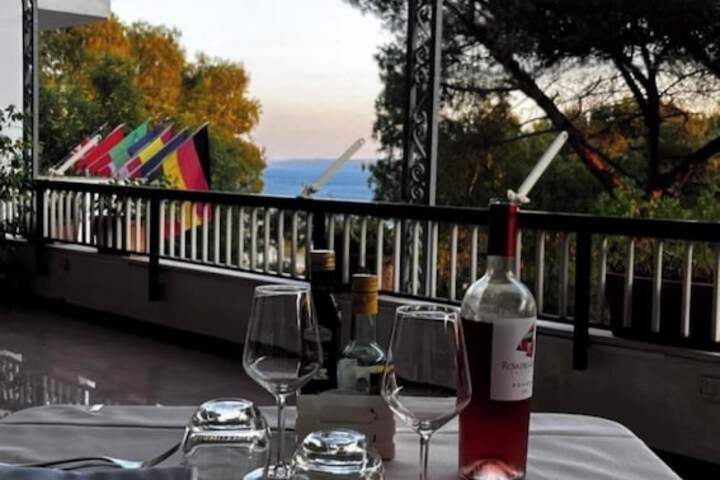 Dining Photos
