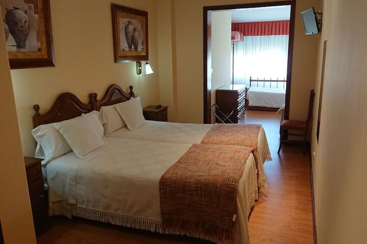 Room 9 of 33