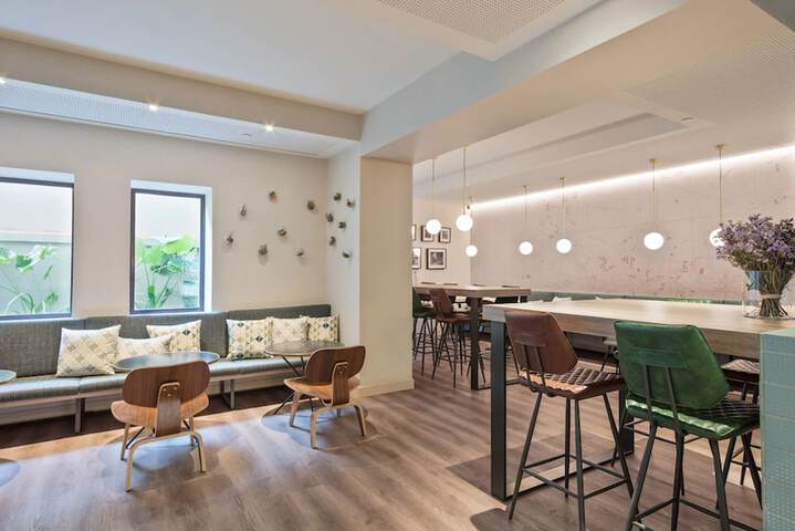 Guest Lobby