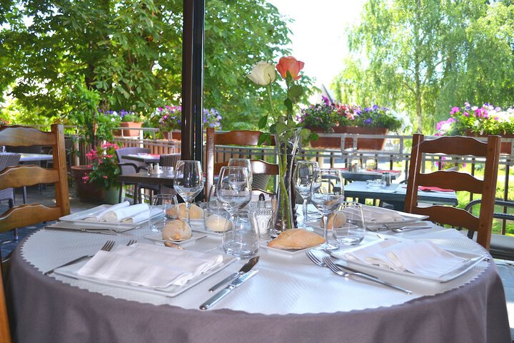 Dining 33 of 62