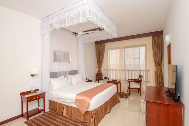 Room 8 of 36
