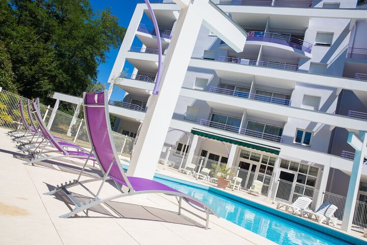 Pool Hotel