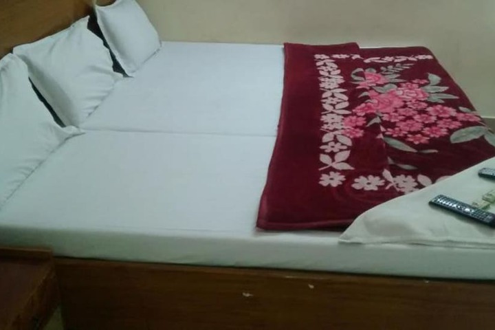 Room 4 of 6