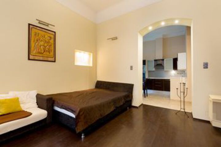 Room 5 of 16