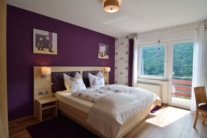 Room 3 of 68