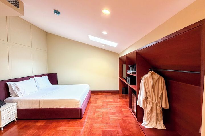 Room 25 of 96