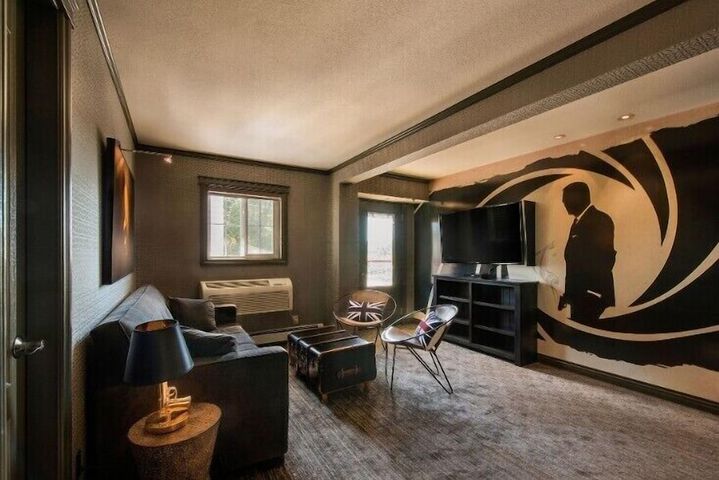 Room 9 of 33