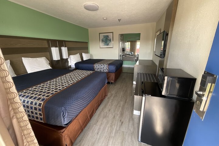 Room 8 of 18