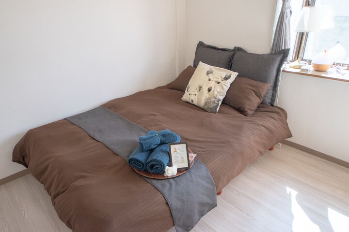 Room 5 of 16