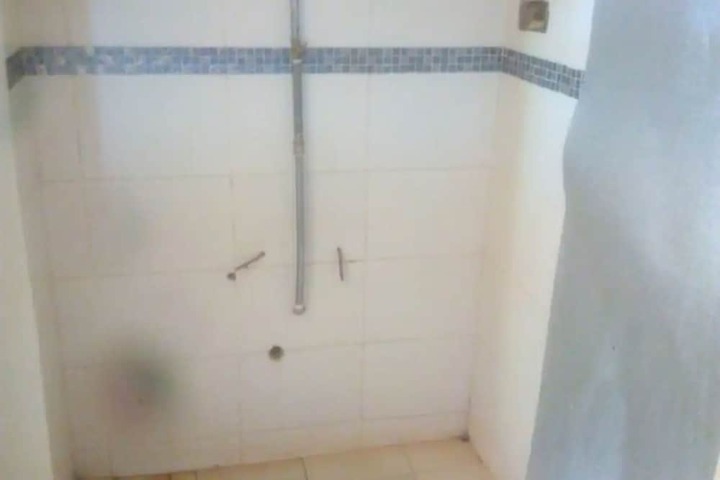 Room 6 of 9