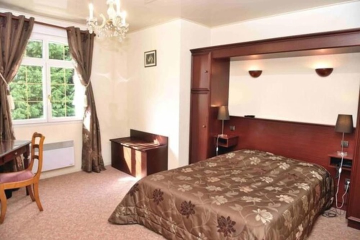 Room 12 of 38