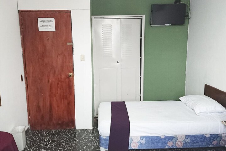 Room 8 of 34