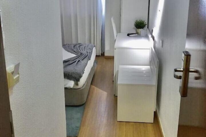Room 34 of 65