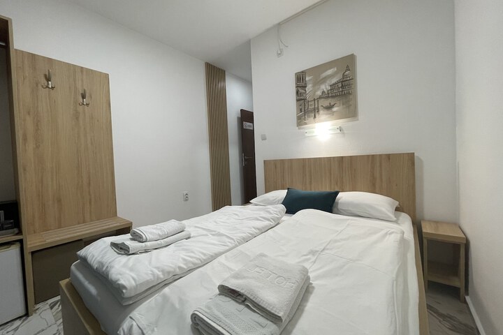 Room 12 of 52