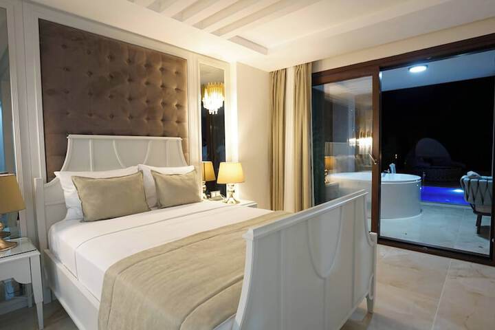 Room 43 of 177
