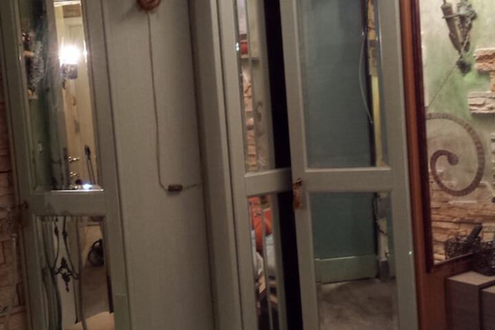 Room 10 of 86