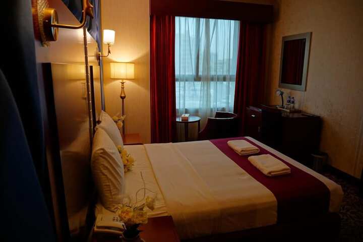 Room 11 of 12