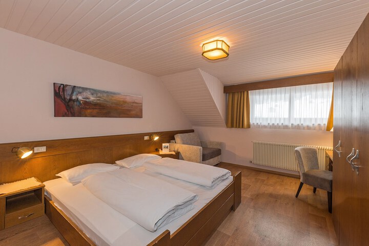 Room 21 of 38