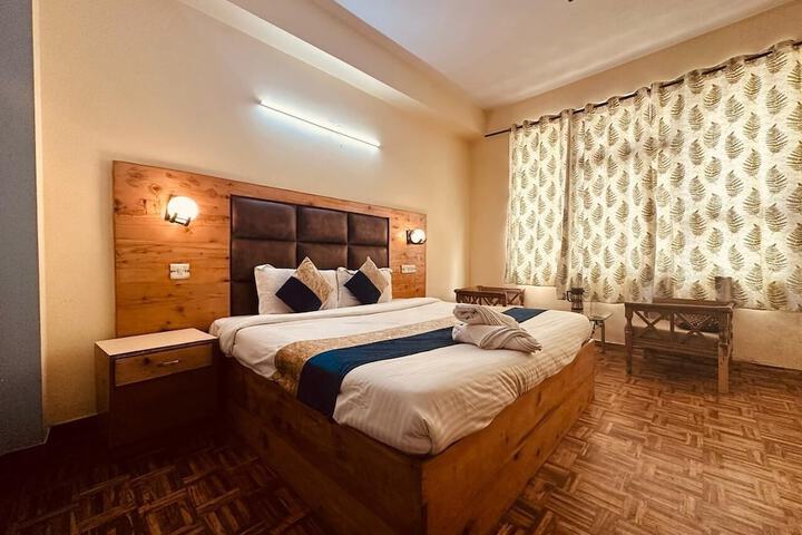Room 2 of 27