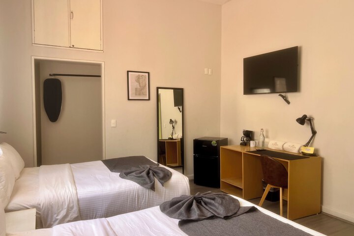 Room 2 of 53