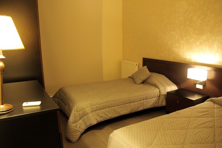 Room 9 of 82
