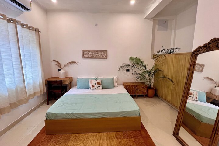 Room 6 of 19