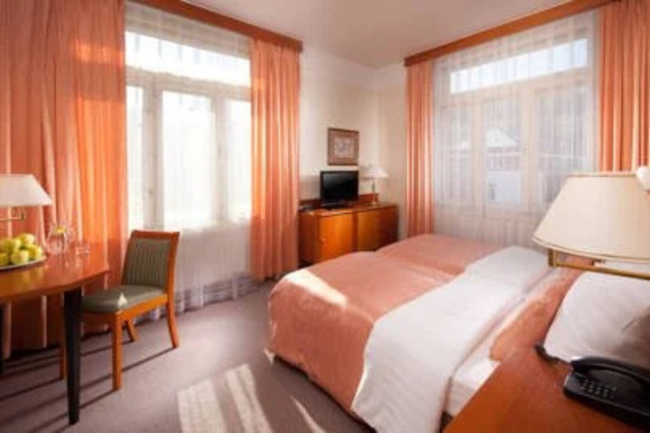 Room 2 of 5