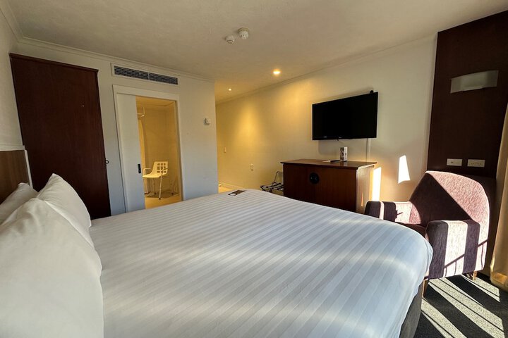 Room 9 of 76