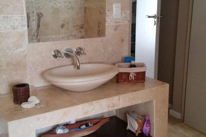 EARTHBOUND SELF CATERING