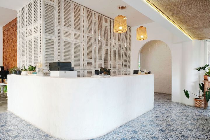 Entrance & Lobby