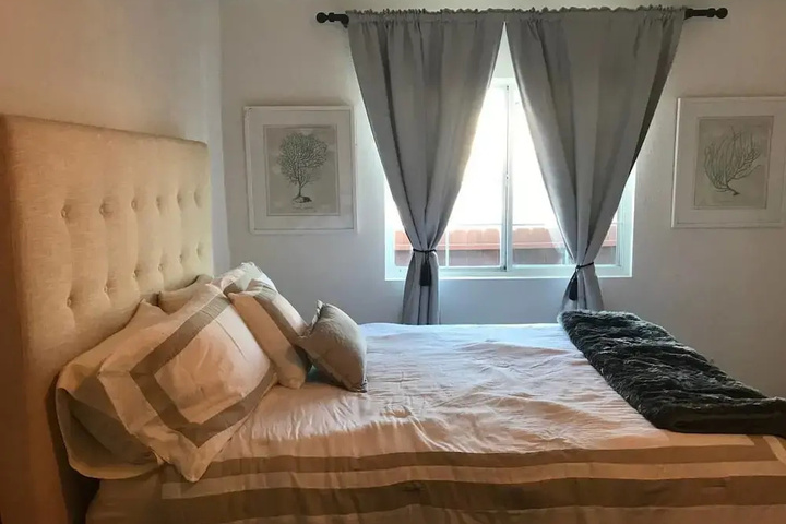 Room 4 of 18