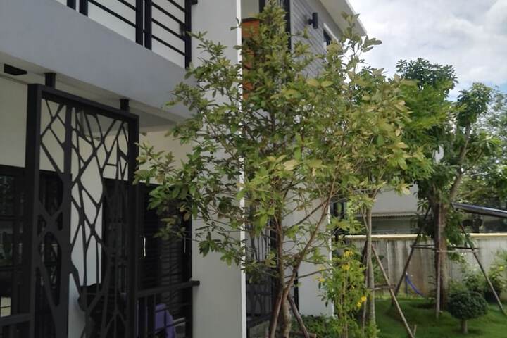 Hotel Exterior 1 of 6