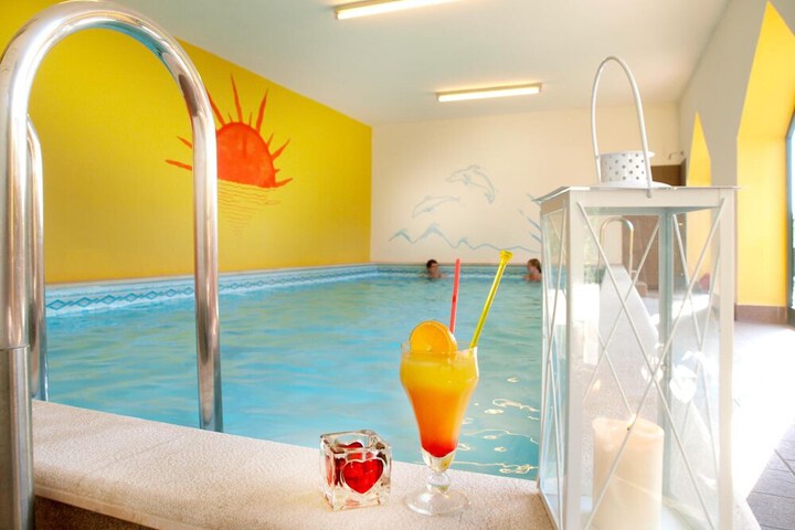 Pool 34 of 70