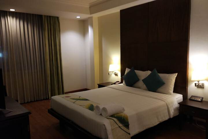 Room 6 of 50