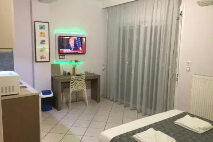 Room 11 of 28