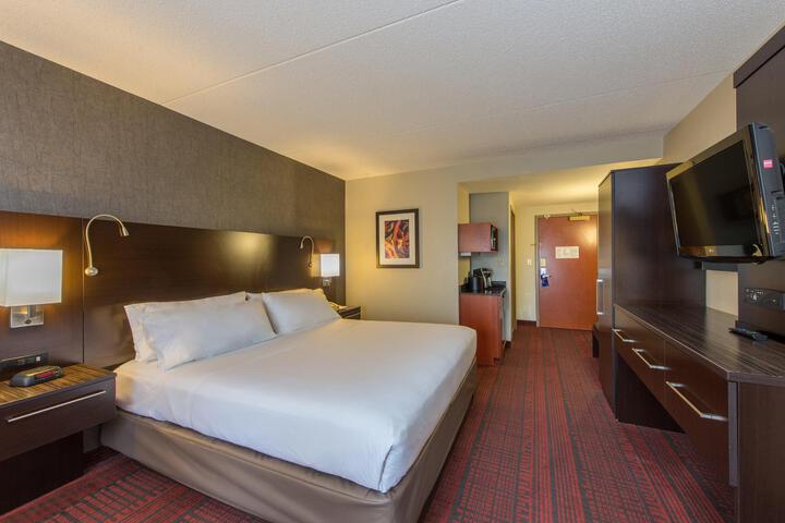 1 King Bed (8 of 14)