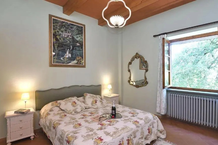 Room 4 of 5
