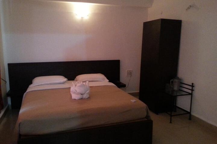 Room 17 of 33