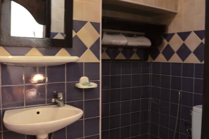 Room 8 of 37