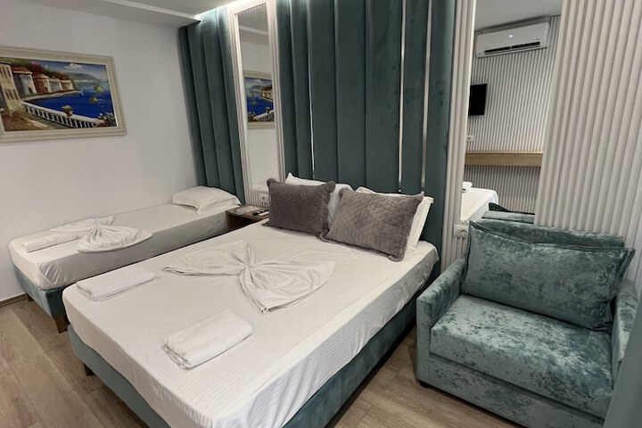 Room 40 of 191
