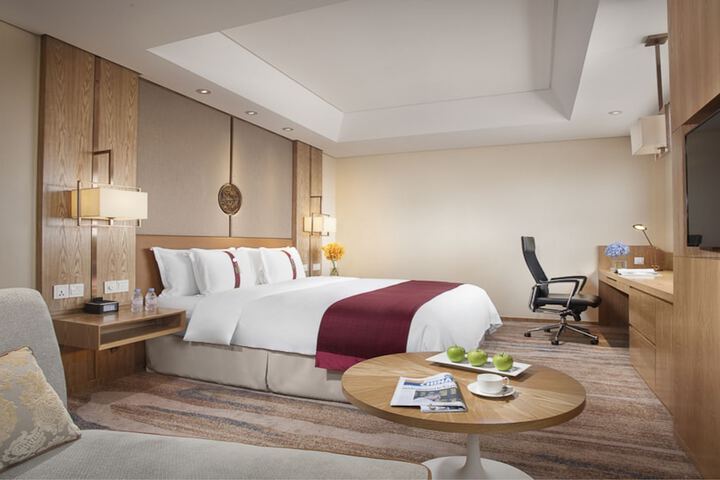 Room 3 of 127