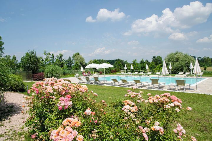 Hotel with Pool