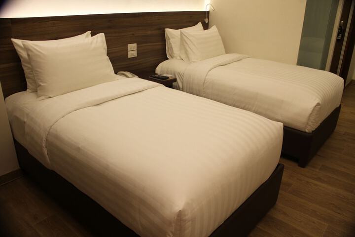Room 4 of 34
