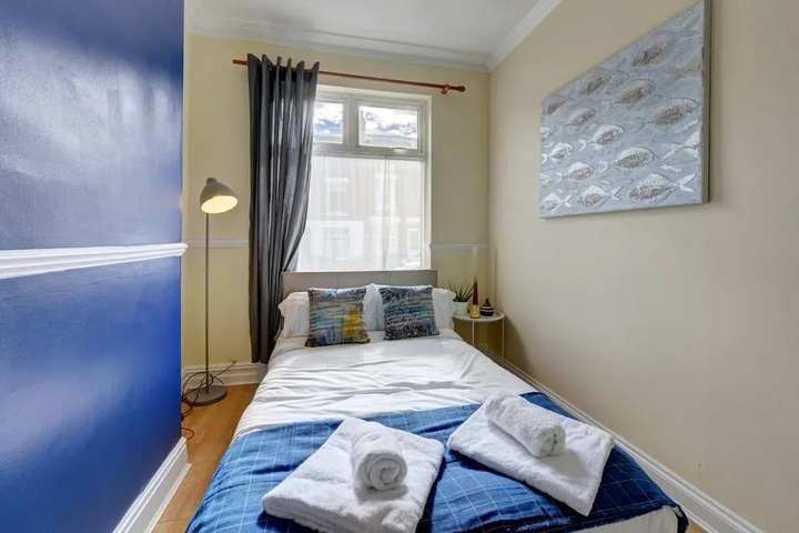 Room 4 of 4