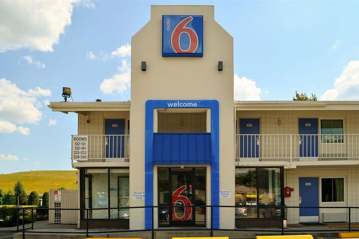 Exterior of MOTEL 6 BOSTON SOUTH - BRAINTREE
