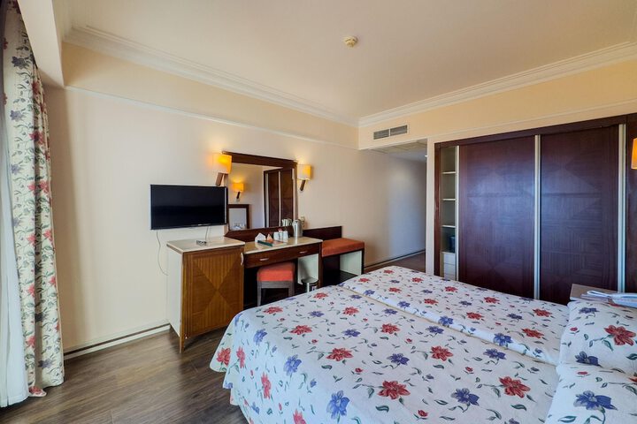 Room 26 of 126