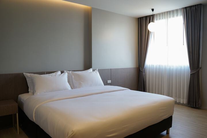 Room 4 of 80