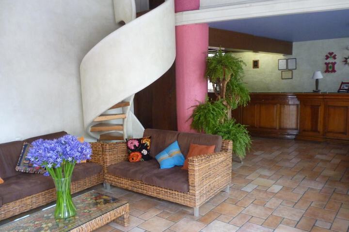 Entrance & Lobby