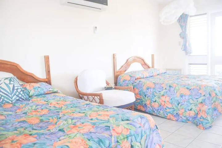 Room 4 of 16